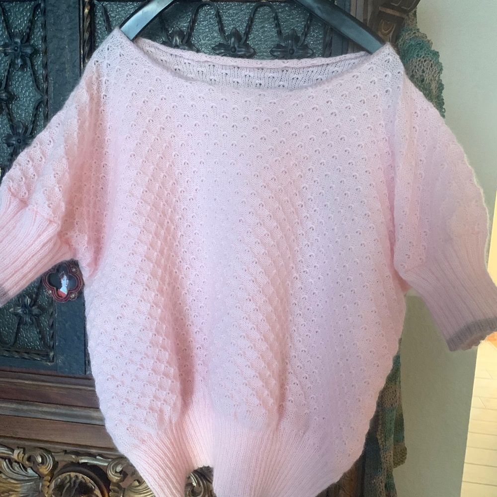 A loos feet top, very soft Yarn alone was 150$